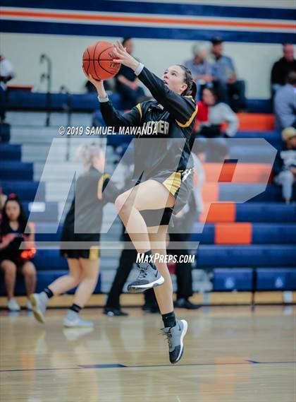 Thumbnail 3 in Chaminade vs Newbury Park photogallery.