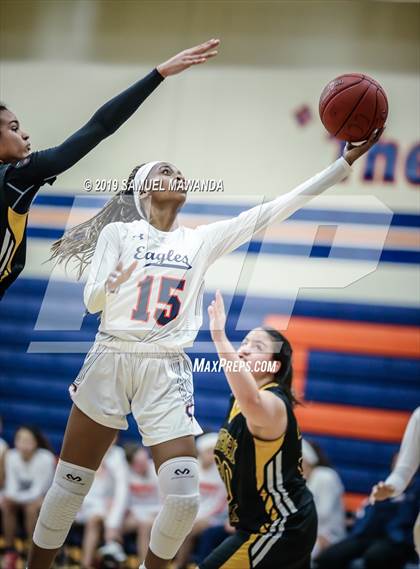 Thumbnail 2 in Chaminade vs Newbury Park photogallery.