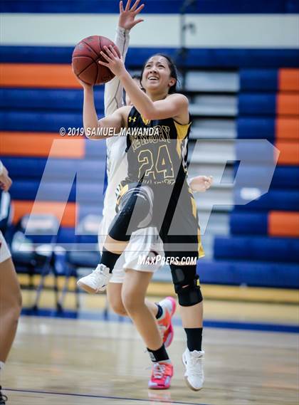 Thumbnail 2 in Chaminade vs Newbury Park photogallery.