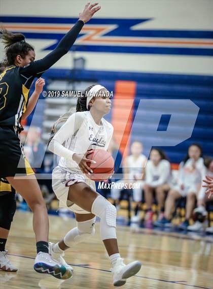 Thumbnail 3 in Chaminade vs Newbury Park photogallery.