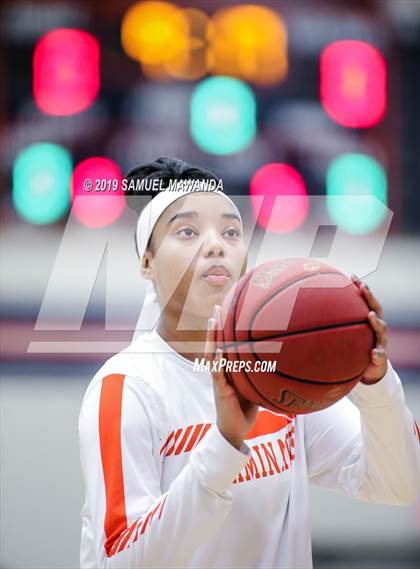 Thumbnail 2 in Chaminade vs Newbury Park photogallery.