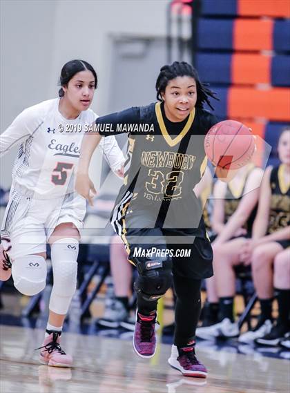 Thumbnail 2 in Chaminade vs Newbury Park photogallery.