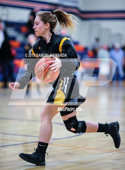 Thumbnail 2 in Chaminade vs Newbury Park photogallery.