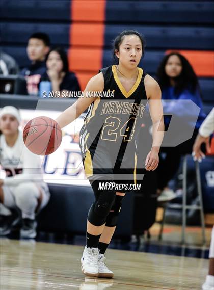 Thumbnail 2 in Chaminade vs Newbury Park photogallery.