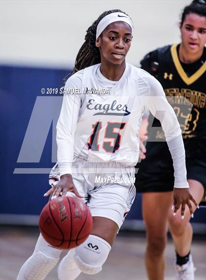 Thumbnail 2 in Chaminade vs Newbury Park photogallery.