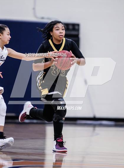 Thumbnail 1 in Chaminade vs Newbury Park photogallery.