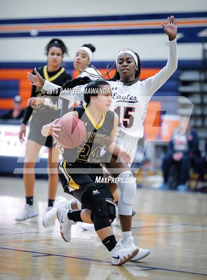 Thumbnail 2 in Chaminade vs Newbury Park photogallery.