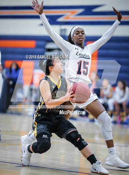 Thumbnail 3 in Chaminade vs Newbury Park photogallery.