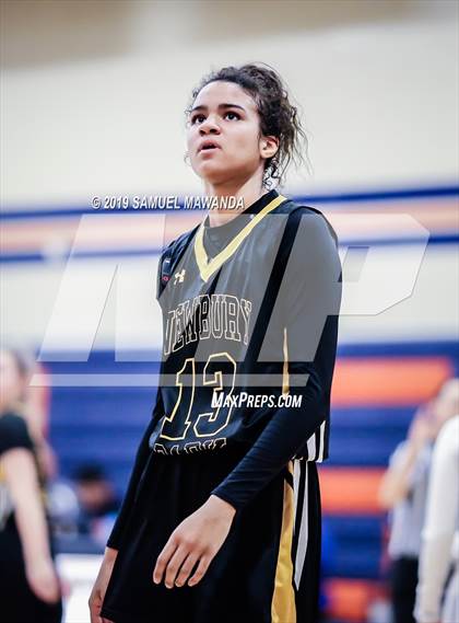Thumbnail 3 in Chaminade vs Newbury Park photogallery.