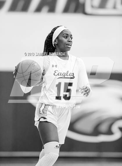 Thumbnail 2 in Chaminade vs Newbury Park photogallery.