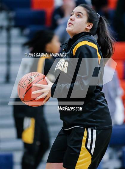 Thumbnail 2 in Chaminade vs Newbury Park photogallery.