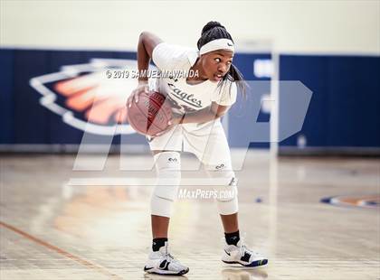 Thumbnail 3 in Chaminade vs Newbury Park photogallery.