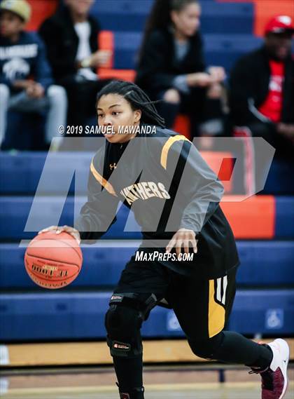Thumbnail 3 in Chaminade vs Newbury Park photogallery.