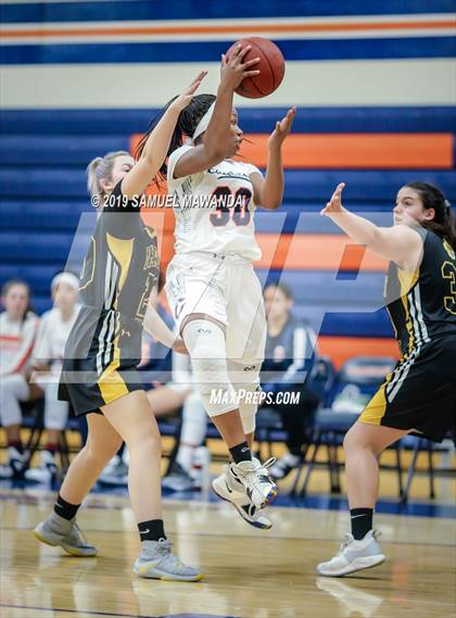 Thumbnail 3 in Chaminade vs Newbury Park photogallery.