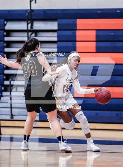 Thumbnail 2 in Chaminade vs Newbury Park photogallery.