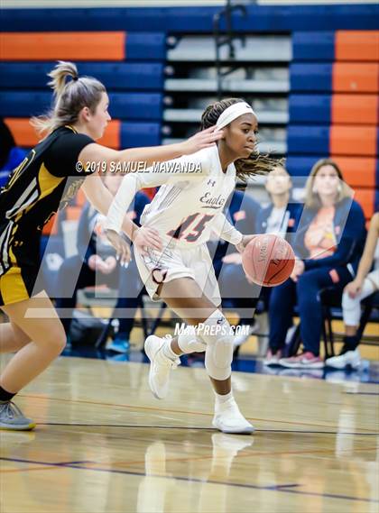 Thumbnail 3 in Chaminade vs Newbury Park photogallery.