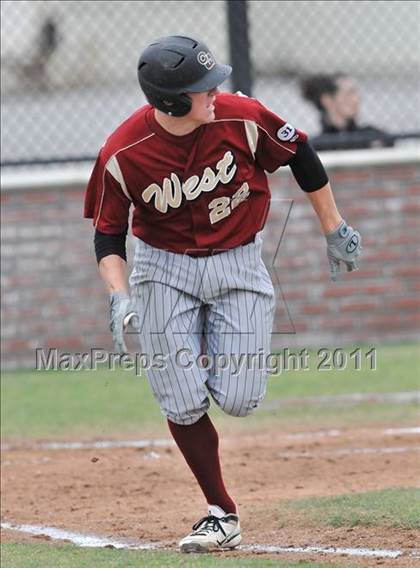 Thumbnail 3 in St. Francis vs. Clovis West (Hard 9 National Classic) photogallery.
