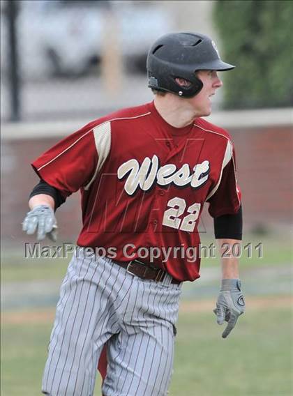 Thumbnail 2 in St. Francis vs. Clovis West (Hard 9 National Classic) photogallery.