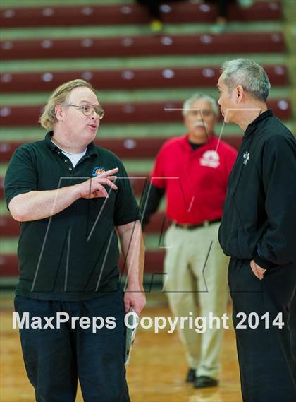 Thumbnail 3 in St. Ignatius vs. Sacred Heart Cathedral (CIF CCS Open Division Final) photogallery.