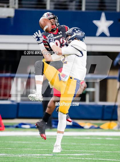 Thumbnail 2 in Highland Park vs. Mansfield Legacy (UIL 5A D1 Quarter-Final) photogallery.