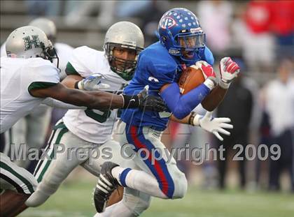Thumbnail 3 in Hightower vs. West Brook (Texas 5A Region III Area Playoffs) photogallery.