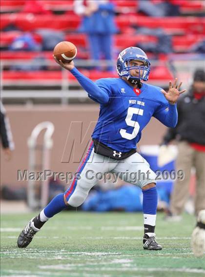 Thumbnail 1 in Hightower vs. West Brook (Texas 5A Region III Area Playoffs) photogallery.