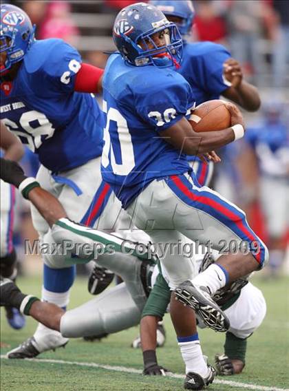 Thumbnail 1 in Hightower vs. West Brook (Texas 5A Region III Area Playoffs) photogallery.