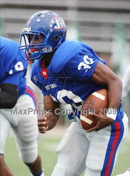 Thumbnail 3 in Hightower vs. West Brook (Texas 5A Region III Area Playoffs) photogallery.