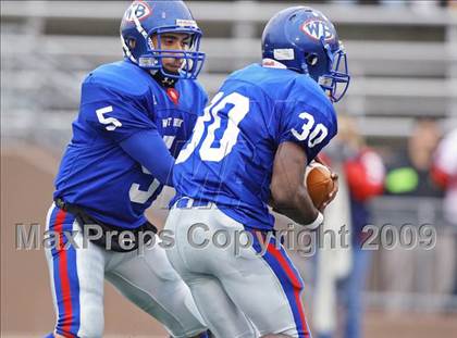 Thumbnail 3 in Hightower vs. West Brook (Texas 5A Region III Area Playoffs) photogallery.