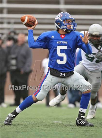 Thumbnail 1 in Hightower vs. West Brook (Texas 5A Region III Area Playoffs) photogallery.