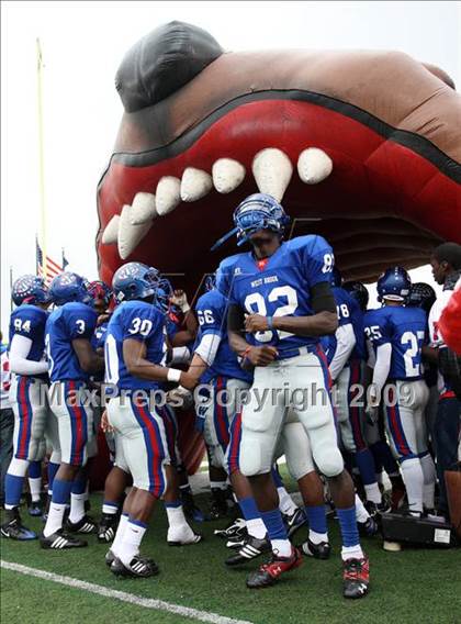 Thumbnail 2 in Hightower vs. West Brook (Texas 5A Region III Area Playoffs) photogallery.