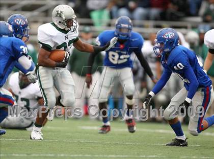 Thumbnail 2 in Hightower vs. West Brook (Texas 5A Region III Area Playoffs) photogallery.