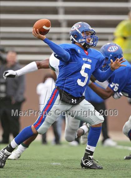 Thumbnail 2 in Hightower vs. West Brook (Texas 5A Region III Area Playoffs) photogallery.