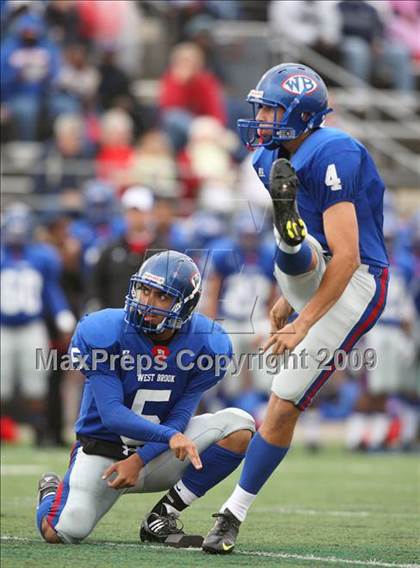 Thumbnail 3 in Hightower vs. West Brook (Texas 5A Region III Area Playoffs) photogallery.