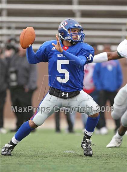Thumbnail 3 in Hightower vs. West Brook (Texas 5A Region III Area Playoffs) photogallery.
