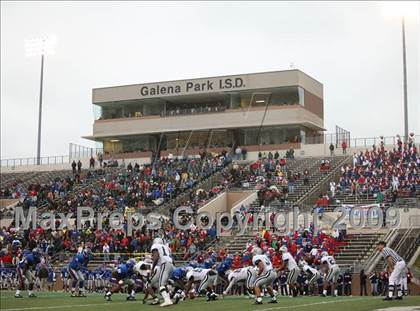 Thumbnail 1 in Hightower vs. West Brook (Texas 5A Region III Area Playoffs) photogallery.