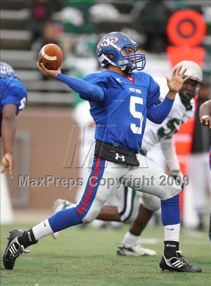 Thumbnail 3 in Hightower vs. West Brook (Texas 5A Region III Area Playoffs) photogallery.