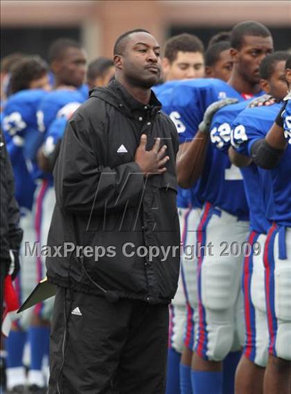 Thumbnail 2 in Hightower vs. West Brook (Texas 5A Region III Area Playoffs) photogallery.