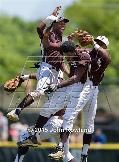 Thumbnail 1 in St. Rita v. Mt. Carmel (IHSA 4A Sectional Final) photogallery.