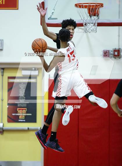 Thumbnail 1 in Taft vs Santa Clarita Christian photogallery.