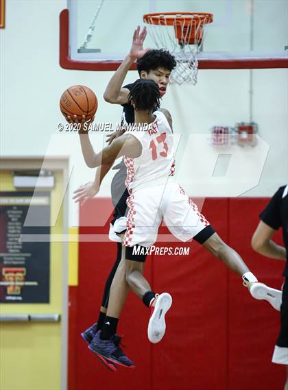 Thumbnail 2 in Taft vs Santa Clarita Christian photogallery.