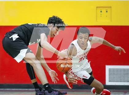 Thumbnail 1 in Taft vs Santa Clarita Christian photogallery.