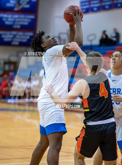 Thumbnail 3 in Serra vs. Corona del Sol  (Visit Mesa Basketball Challenge) photogallery.