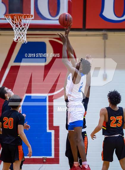Thumbnail 2 in Serra vs. Corona del Sol  (Visit Mesa Basketball Challenge) photogallery.