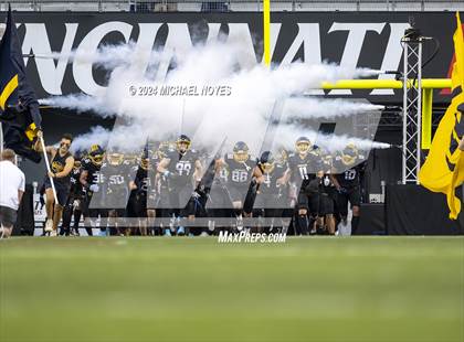 Thumbnail 2 in Elder vs Archbishop Moeller  photogallery.