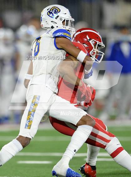 Thumbnail 3 in Serra vs. Mater Dei (CIF State Open Final) photogallery.
