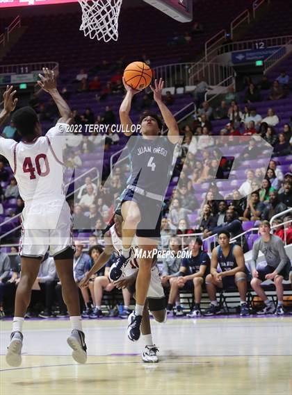 Thumbnail 2 in  Juan Diego Catholic vs. Layton Christian Academy (UHSAA 3A Semifinal) photogallery.