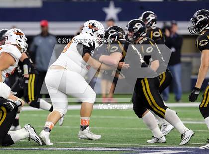 Thumbnail 2 in Refugio vs. Crawford (UIL 2A Division 1 Final) photogallery.