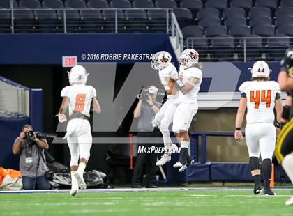 Thumbnail 3 in Refugio vs. Crawford (UIL 2A Division 1 Final) photogallery.