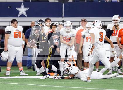 Thumbnail 1 in Refugio vs. Crawford (UIL 2A Division 1 Final) photogallery.
